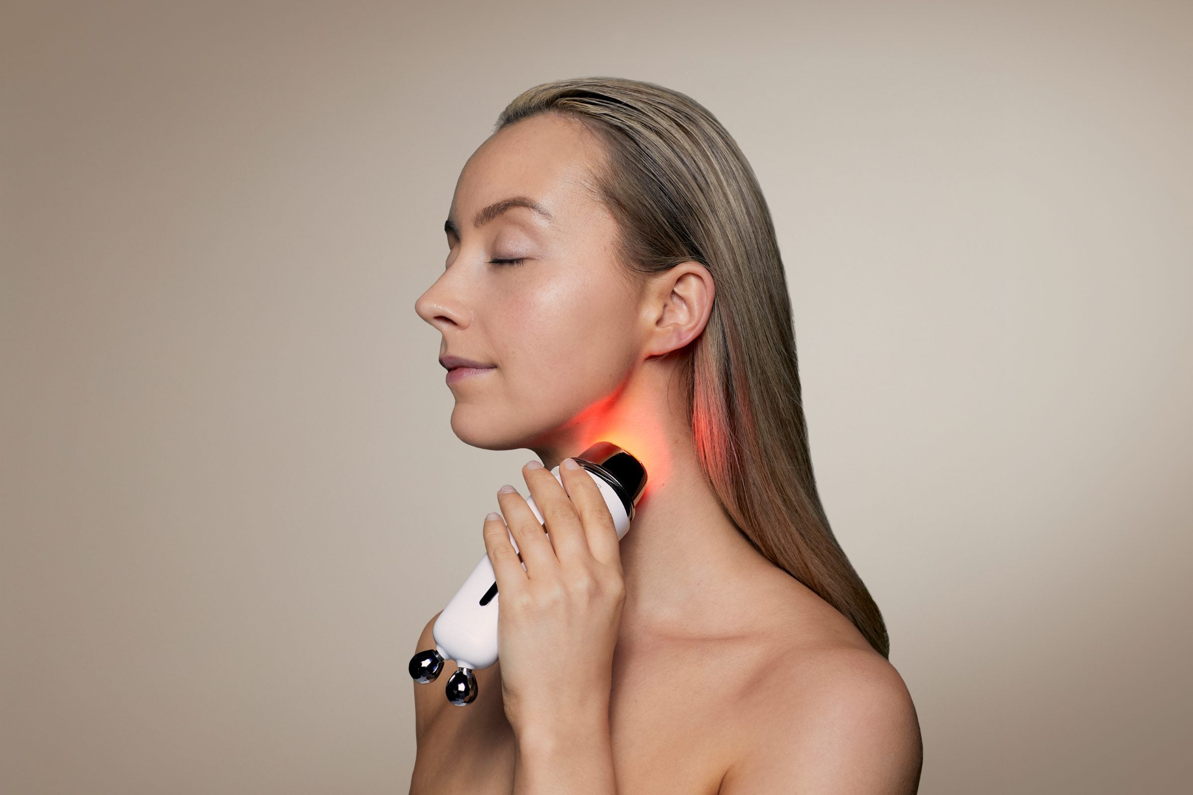 Sculpta renewing the skin with red LED