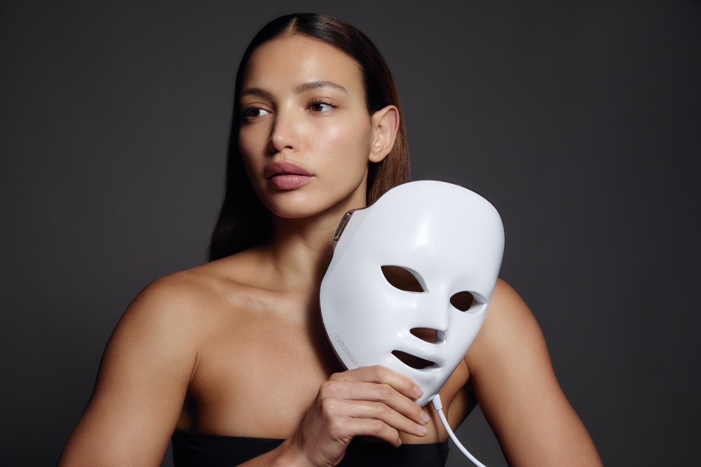 EOS-X by Déesse PRO held up, ready for treatment